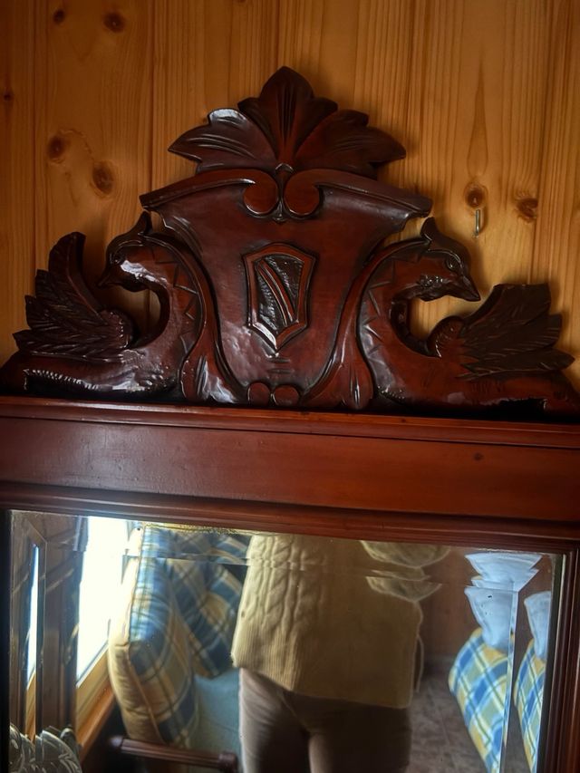 Tocador con estilo retro madera mármol espejo