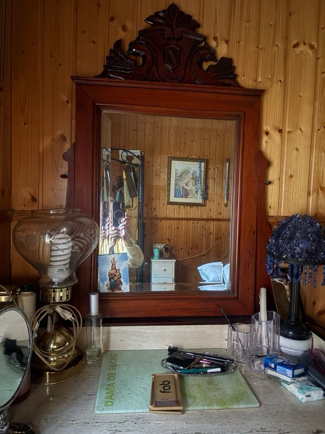 Tocador con estilo retro madera mármol espejo