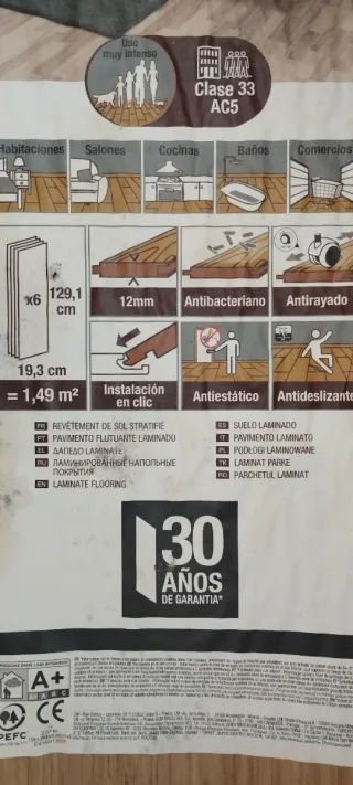 Suelo laminado color roble