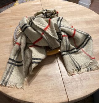 Bufanda Chal Larga Cuadros Beige Rojo