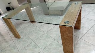 Tavolo in vetro con gambe effetto marmo