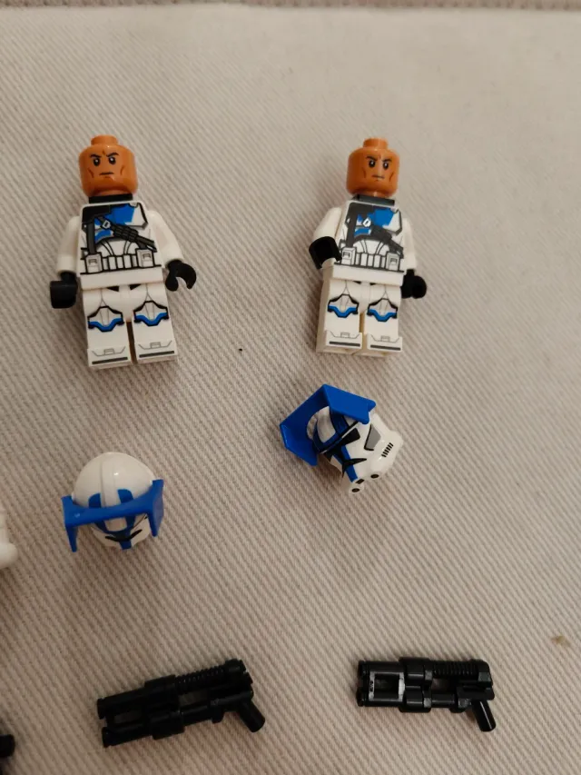 Figuras Lego Star Wars 75359 y 75345