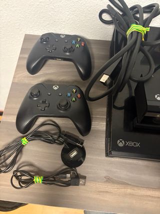 Xbox One + Kinect + FIFA 23 + GTA V + FIFA 20