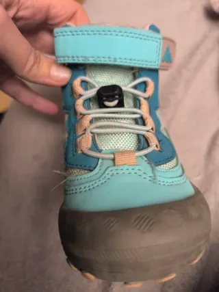 Botas súper cómodas de montaña talla 25