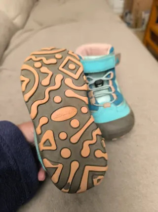 Botas súper cómodas de montaña talla 25