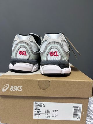 Zapatillas Asics grises y blancas nuevas