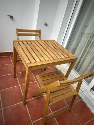 Set tavolo e sedie in legno per esterni