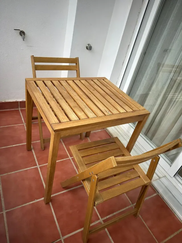 Set tavolo e sedie in legno per esterni