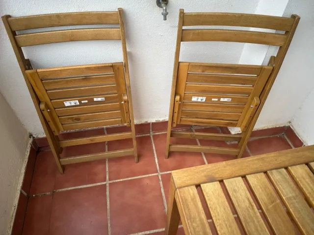 Set tavolo e sedie in legno per esterni