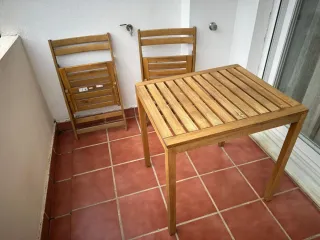 Set tavolo e sedie in legno per esterni