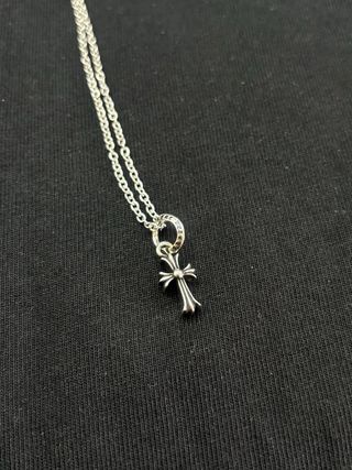 Collana Chrome Hearts con croce gotica argento