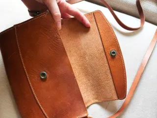 Bolso de piel marrón