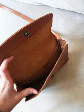 Bolso de piel marrón