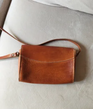 Bolso de piel marrón