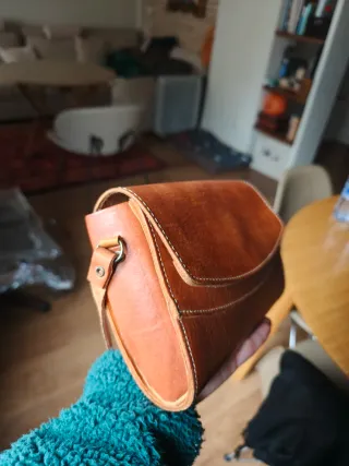 Bolso de piel marrón