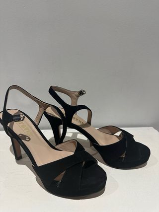 Zapatos de tacón negros