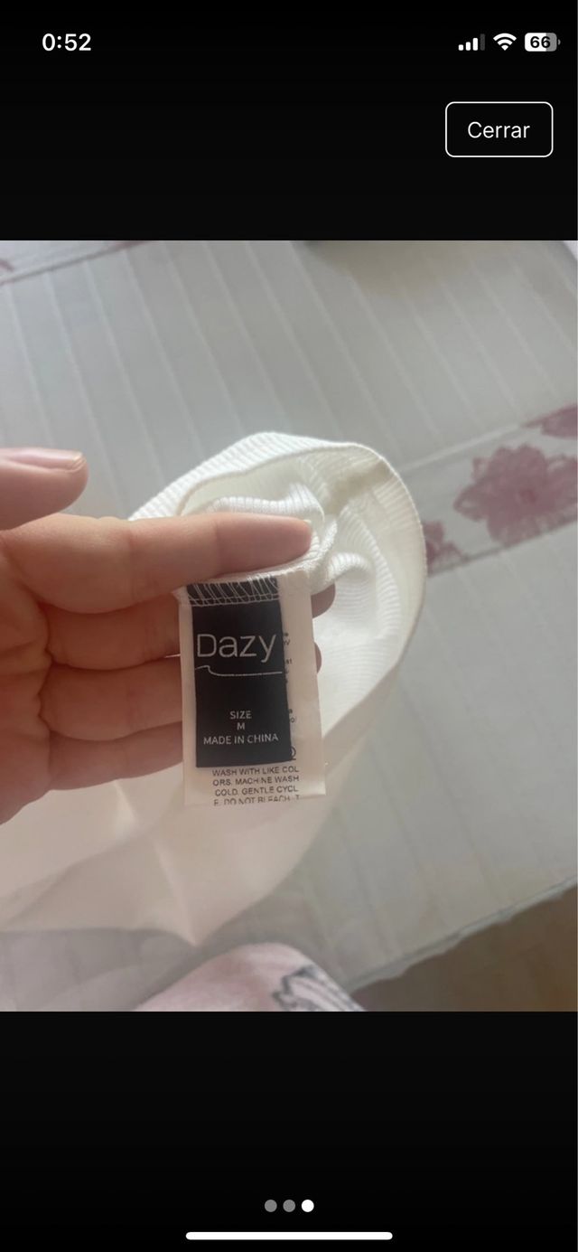 Camiseta sin mangas blanca y gris