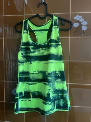 Camiseta deportiva H&M Sport verde y negra