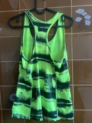 Camiseta deportiva H&M Sport verde y negra