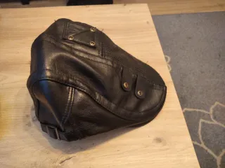 Gorra de cuero negra sin estrenar