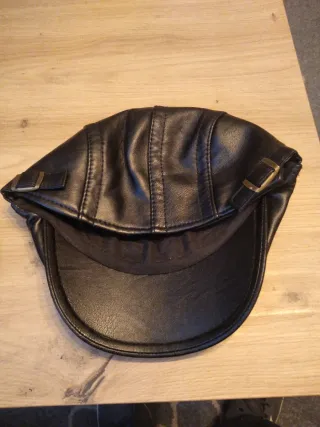 Gorra de cuero negra sin estrenar