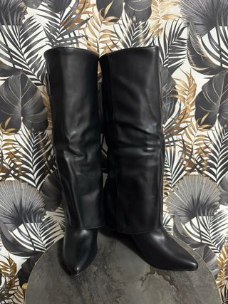 Stivali neri con fibbie