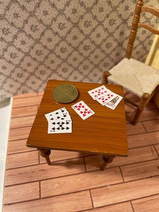 Carte da gioco per casa delle bambole