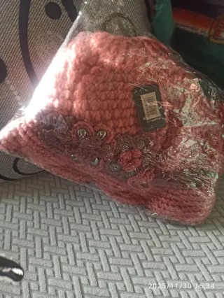 Gorro y bufanda a juego sin estrenarAdmito Oferta.