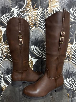 Stivali alti marroni