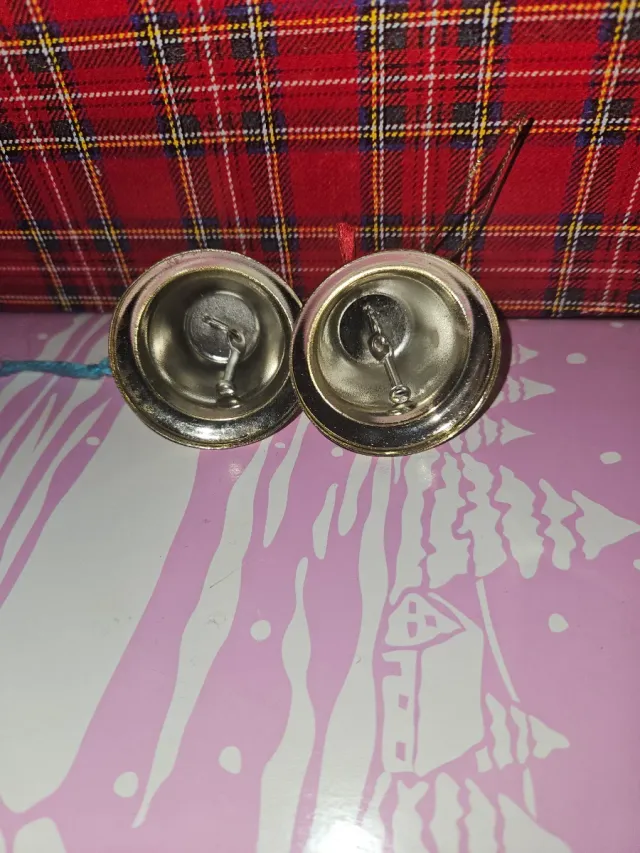 Campane Natalizie Dorate con Nastri Rossi