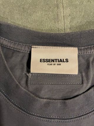 Camiseta ESSENTIALS Gris