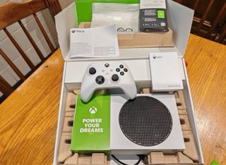 Xbox Series S + Controller con batteria ricaricabile