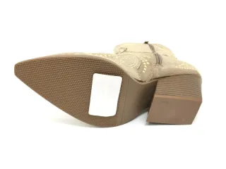 Botas cowboy mujer beige con tachuelas