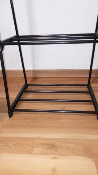 Perchero Metálico Negro esta montada con pegamento