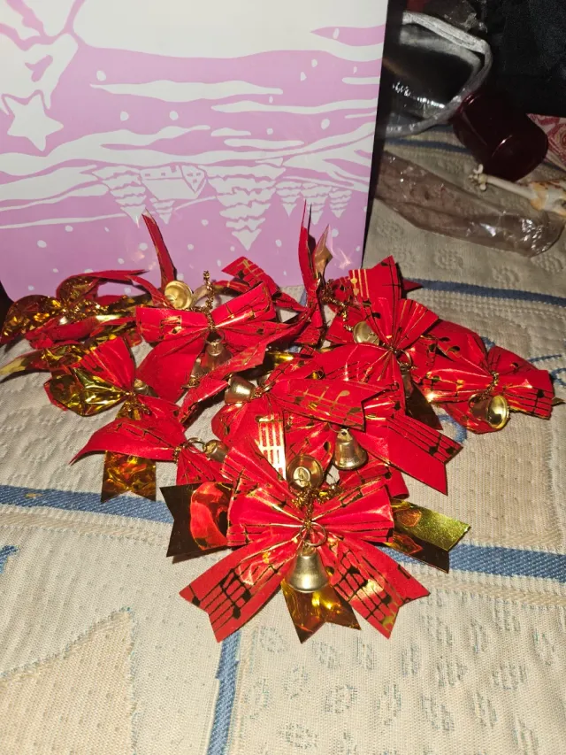 Decorazioni Natalizie Nastri Rossi e Dorati con Campanellino