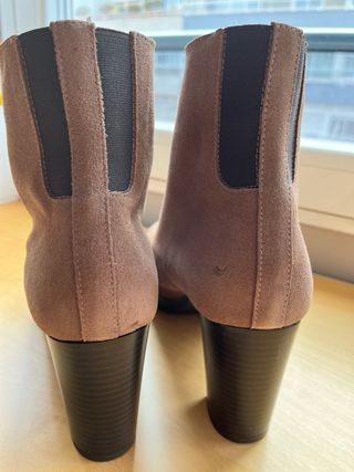 Botines de piel con tacón y cordones