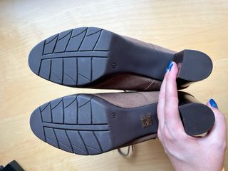 Botines de piel con tacón y cordones