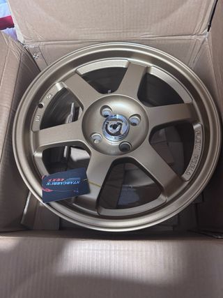 se vende 4 llantas R16 nuevas a extrenar 4 huecos