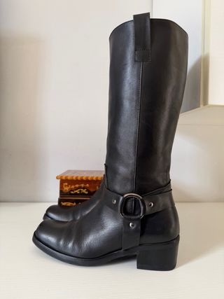 Stivali alti in vera pelle neri