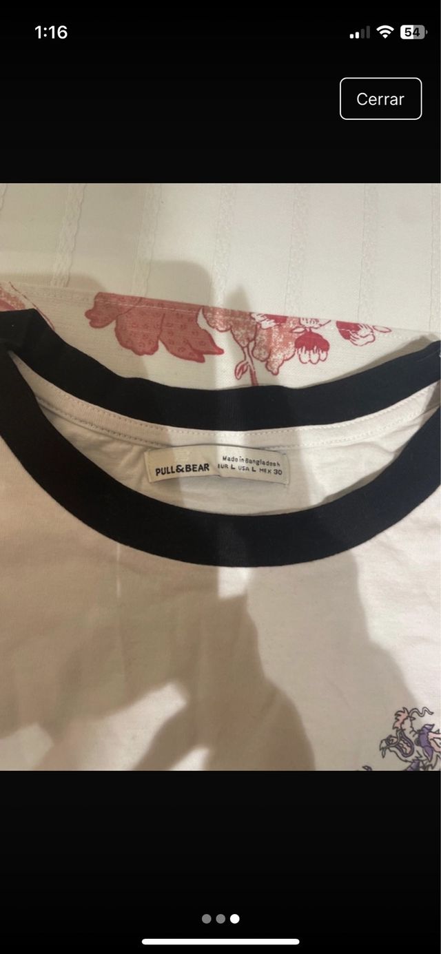 Camiseta blanca con estampado de dragón