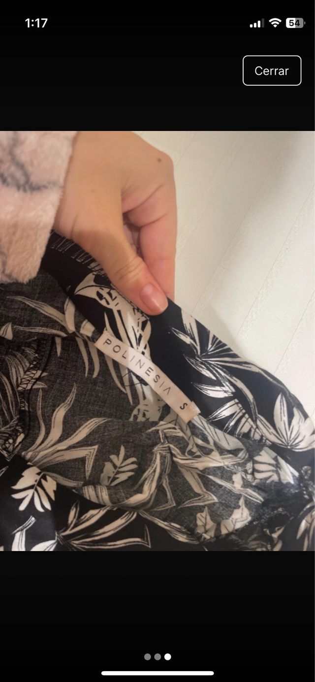 Blusa corta floral negra