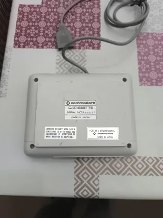 Casete Commodore Beige/Blanco