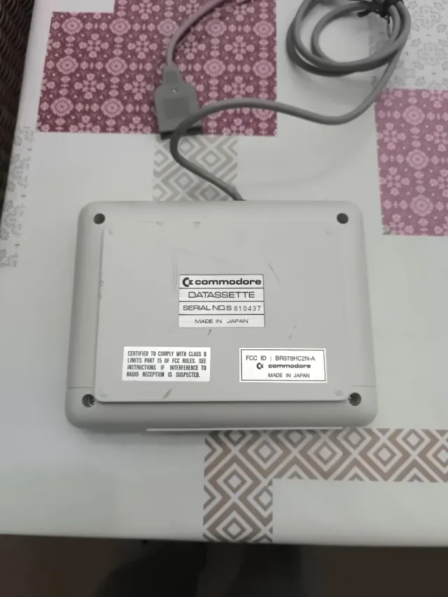 Casete Commodore Beige/Blanco