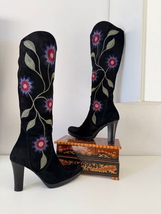 Stivali alti in vera pelle con fiori