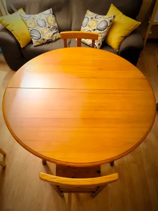 Mesa redonda extensible madera + 2 sillas