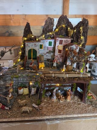 Presepe artigianale con luci
