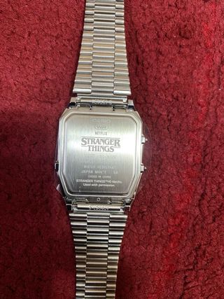 Reloj Casio x Stranger Things Plateado