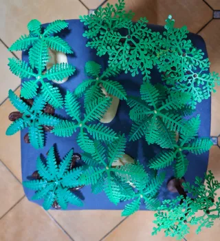 Portal de Belén con figuras de resina.