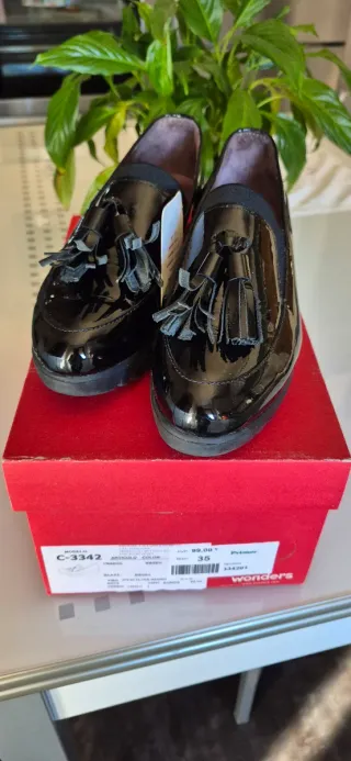 Zapatos Wonders charol negros talla 36