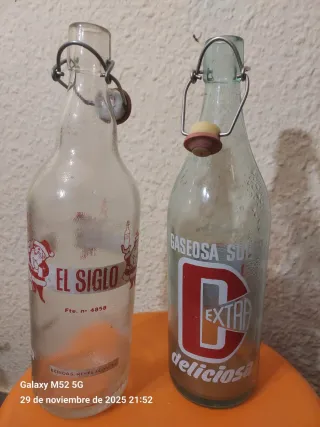 2 Vecchie Bottiglie di Gassosa